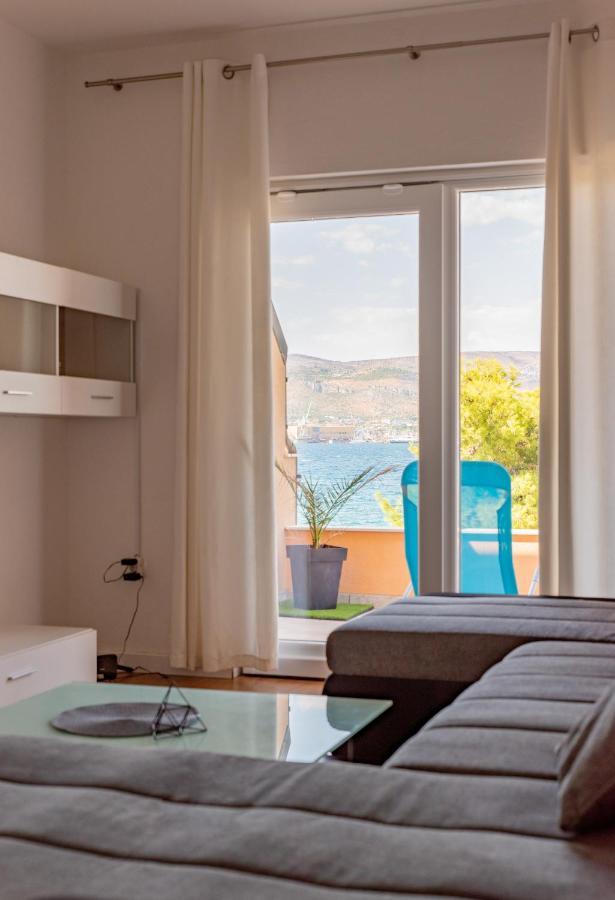 Beach Holiday Home With Private Jacuzzi & Parking Трогир Экстерьер фото