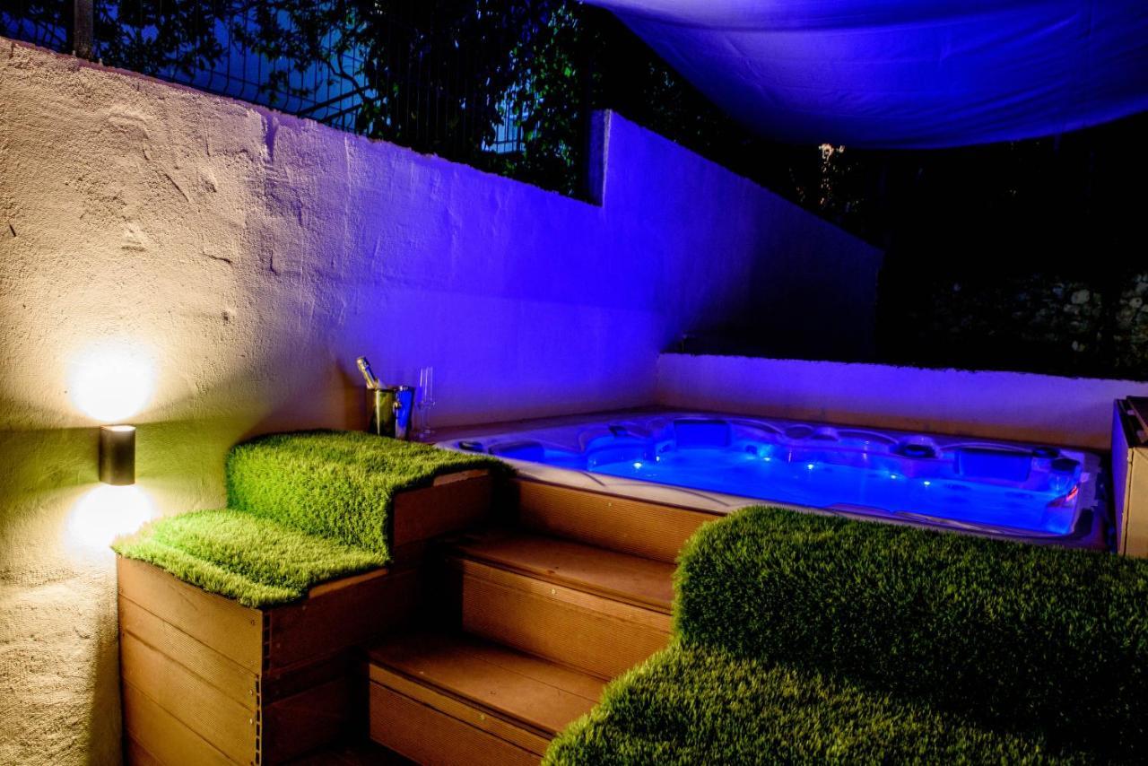 Beach Holiday Home With Private Jacuzzi & Parking Трогир Экстерьер фото