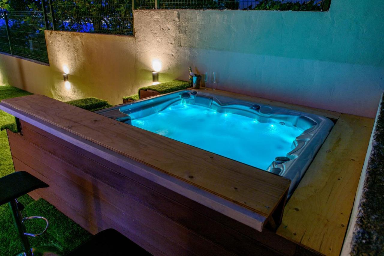 Beach Holiday Home With Private Jacuzzi & Parking Трогир Экстерьер фото