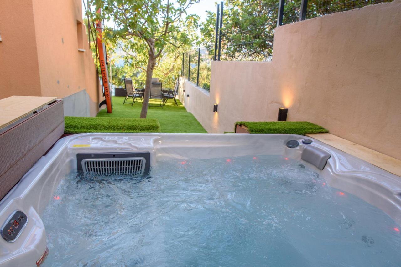 Beach Holiday Home With Private Jacuzzi & Parking Трогир Экстерьер фото